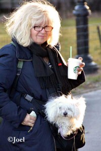 Señora con su perro