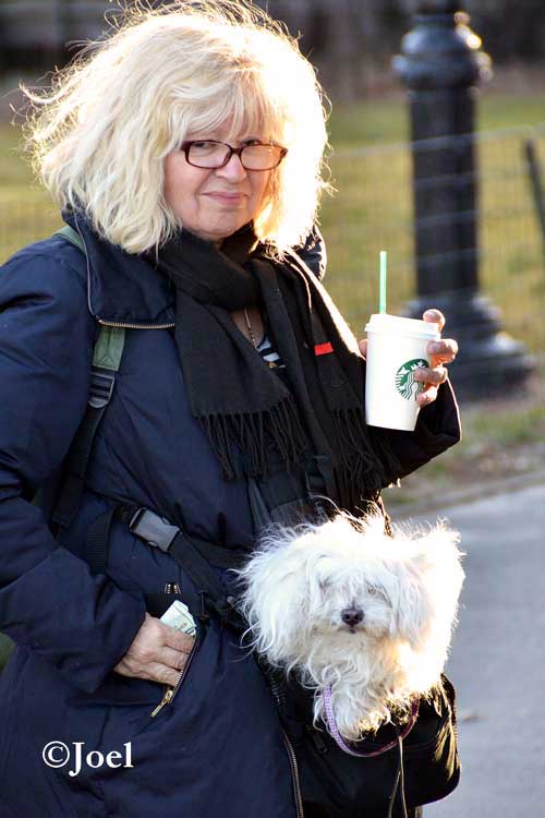 Señora con su perro